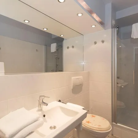 Trafalgar 326 Apartment
